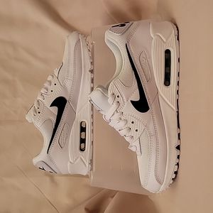 Nike Women's Air Max 90